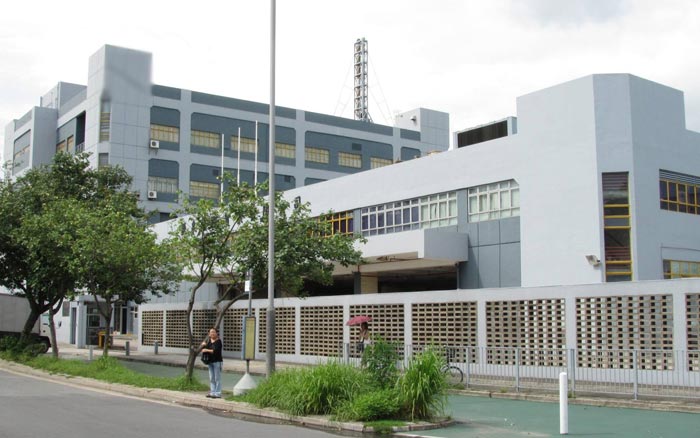 廣連福珠寶實業(yè)廠房板底粘貼碳纖維加固